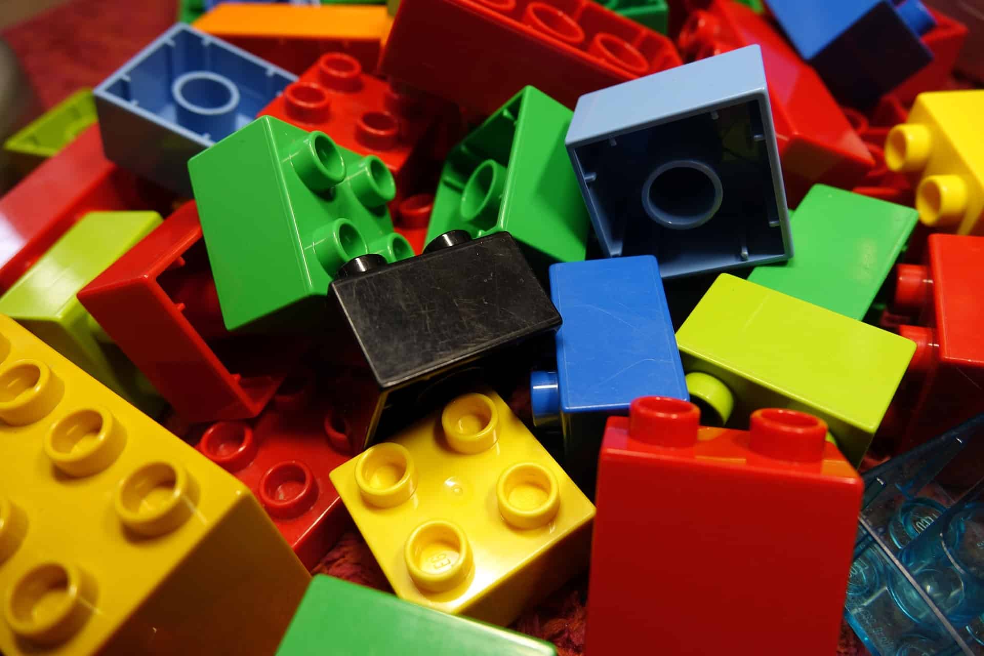 LEGO to entertain
